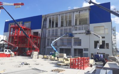 Lavori di rivestimento delle pareti dell’edificio FEM in panelli sandwich e finiture